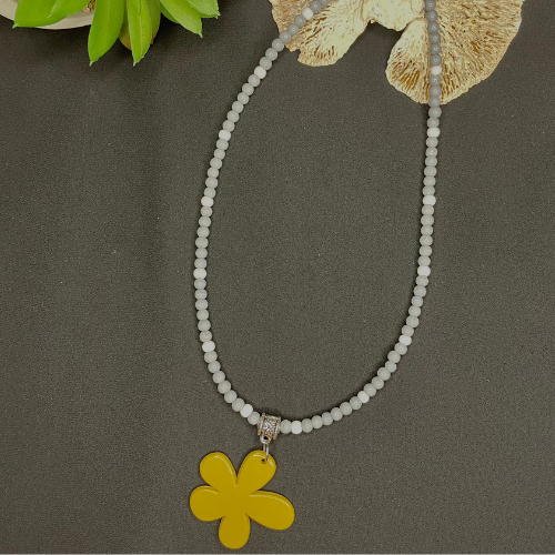 Bead Necklace- Flower- Charm "Daisy"