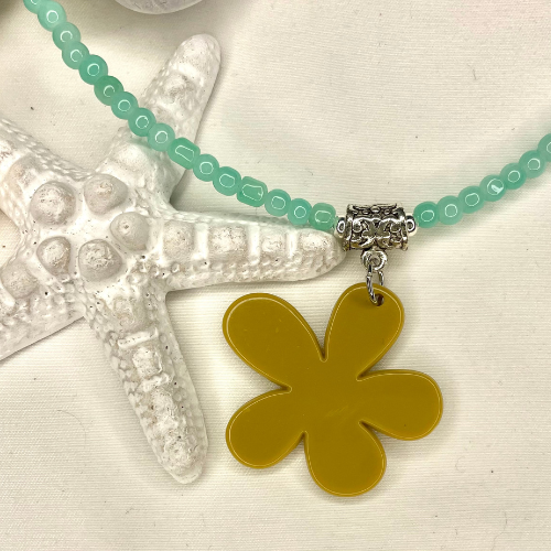 Bead Necklace- Flower- Charm "Daisy"