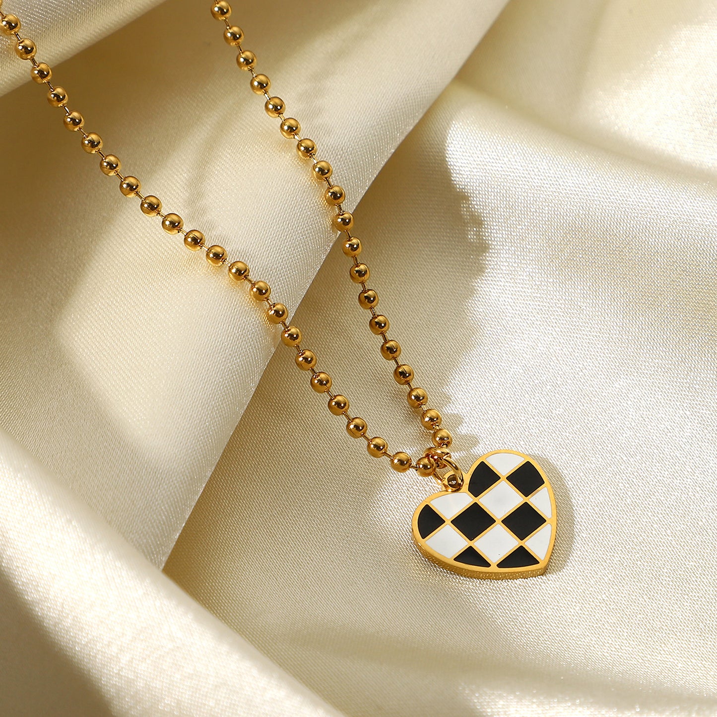 Necklace Checkers B & W